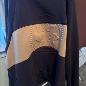 NWOT Black and Tan Club Pilates Crew Neck